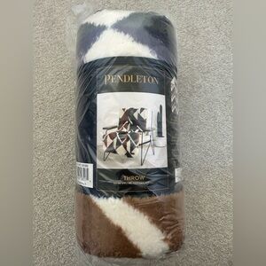 Pendleton Sherpa Throw Blanket, Serrado, 50”x70”, New